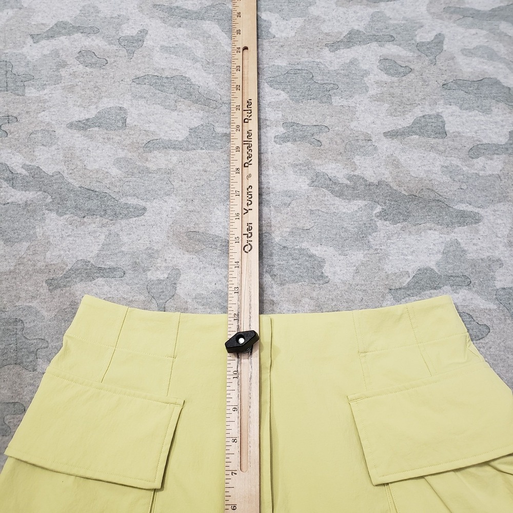 Lululemon Shorts Womens 6 Yellow Relaxed Fit Super High Rise Cargo Pockets - Picture 7 of 10